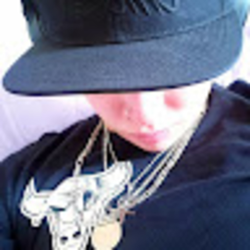 Meet your Posher, [bᴎiwɘяɘw]